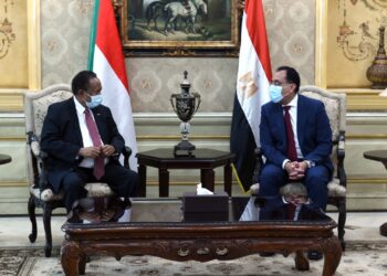 رئيسا الحكومة المصري والسوداني
