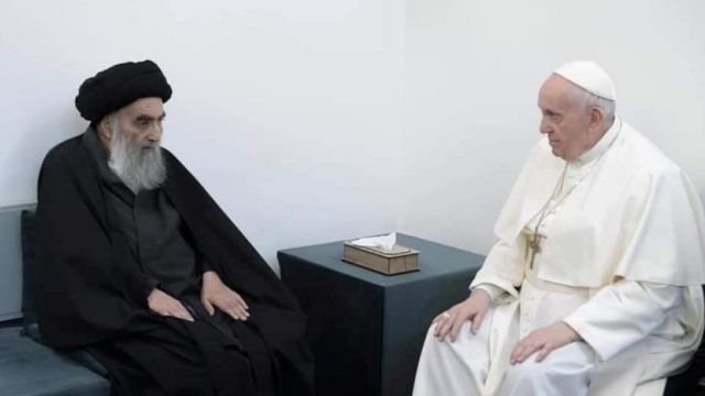 بابا الفاتيكان يلتقي المرجع الشيعي علي السيستاني