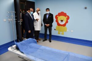 أشرف صبحي يدعم مستشفى «شفاء الأورمان» بالأقصر بزيارة ثالثة (صور) 5