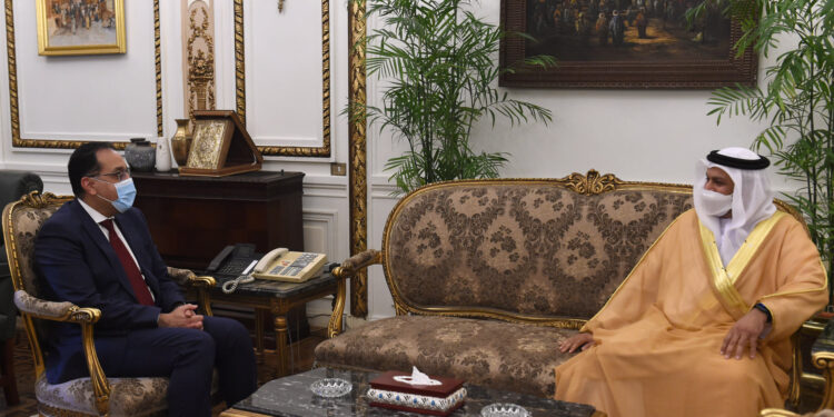 رئيس الوزراء يلتقي سفير الإمارات لدى مصر