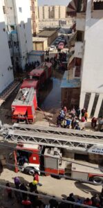 إصابة 3 أشخاص بينهم رجل إطفاء بإختناقات في حريق ببورسعيد/صور 2
