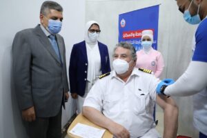 وزيرة الصحة تشهد تطعيم المرشدين بقناة السويس بلقاح فيروس كورونا 3