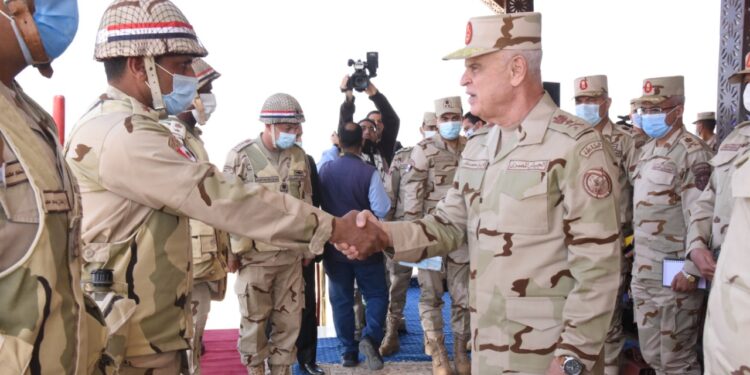  رئيس أركان حرب القوات المسلحة يشهد المرحلة الرئيسية للمشروع التكتيكى " جاسر - 5 "