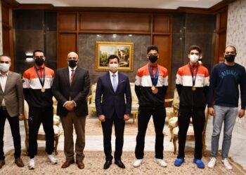 وزير الرياضة يكرم أبطال مصر الفائزين في بطولة السلاح