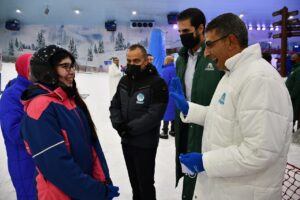 وزارة الرياضة تنظم التزلج على الجليد