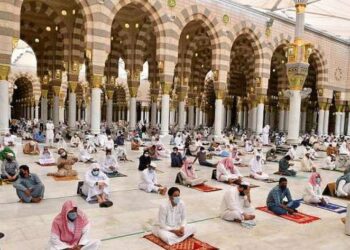 إقامة أول صلاة جمعة بالمسجد النبوي في شهر رمضان 1