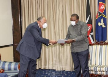 وزير الخارجية يسلم الرئيس الكيني رسالة من السيسي 3