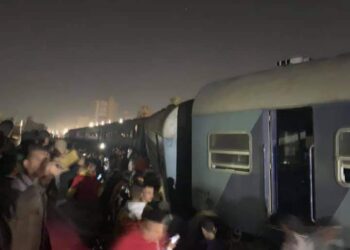 10 إصابات في حادث خروج قطار منيا القمح بالشرقية 1