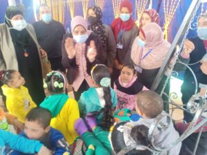 بالصور .. رئيس مدينة دسوق تداعب أطفال دار الإيواء وتوزع الهدايا احتفالا بيوم اليتيم 2