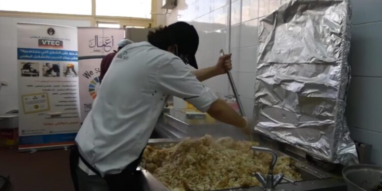 رجال أعمال الإسكندرية: مبادرة كرم رمضان توفر للعائلات 90 ألف وجبة 1