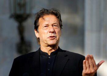 رئيس وزراء باكستان يفتح النار على الغرب بسبب الإساءة للنبي (ص) 1