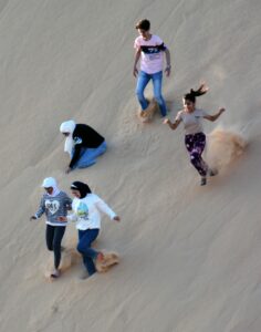 الشباب والرياضة: أعضاء برلمان طلائع مصر يزورون مقابر«البجوات»و«الكثبان الرملية»وحديقة «30يونيو »بالوادي الجديد 2