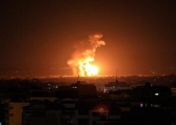 عاجل.. طيران الاحتلال يقصف قطاع غزة 3