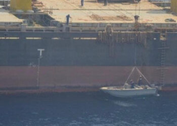 عاجل.. إسرائيل تقصف سفينة إيرانية (صور) 1