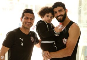 ساسي مع ابنه وطارق حامد