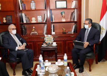 وزير السياحة والآثار يلتقي سفير إيطاليا بالقاهرة 1