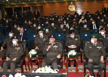 وزير الدفاع يشهد مناقشة البحث الرئيسى لأكاديمية ناصر العسكرية العليا 1