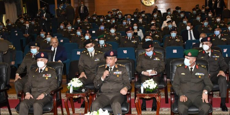 وزير الدفاع يشهد مناقشة البحث الرئيسى لأكاديمية ناصر العسكرية العليا 1