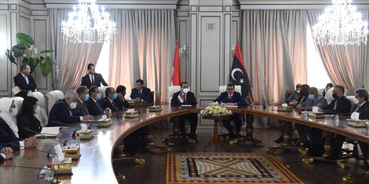 رئيس الوزراء المصري ورئيس حكومة الوحدة الوطنية الليبية يشهدان التوقيع على 11 وثيقة لتعزيز التعاون بين البلدين