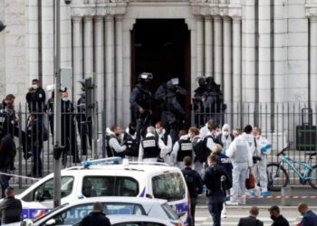مقتل امرأة في باريس إثر تعرضها لحادث طعن في إحدى مقرات الشرطة 2