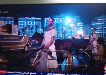 "التاريخ ينحني احترامًا".. نجوم مصر والعرب يتغنون في حفل نقل المومياوات الملكية 1