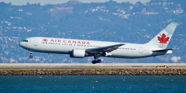 كندا تعلق السفر من الهند وباكستان للشهر المقبل 1