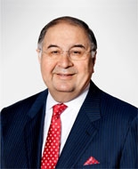 أليشر عثمانوف - الرئيس الدولي للسلاح