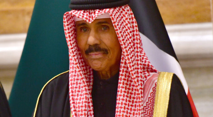 أمير الكويت يبعث برقية إلى الرئيس السيسي للتعزية في ضحايا قطار القليوبية 1