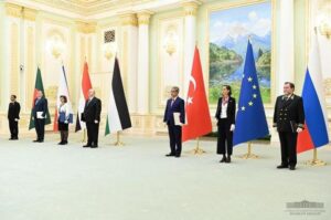 السفيرة المصرية في طشقند تقدم أوراق اعتمادها لرئيس جمهورية أوزبكستان 1