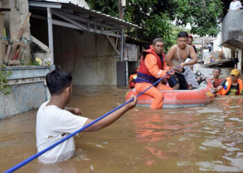 ضحايا فيضانات اندونيسيا
