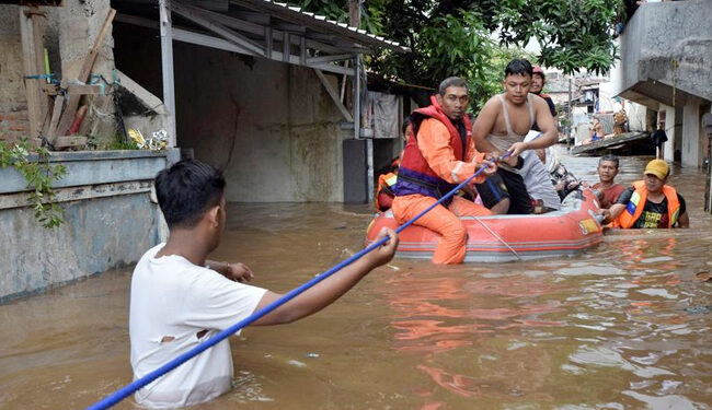 ضحايا فيضانات اندونيسيا