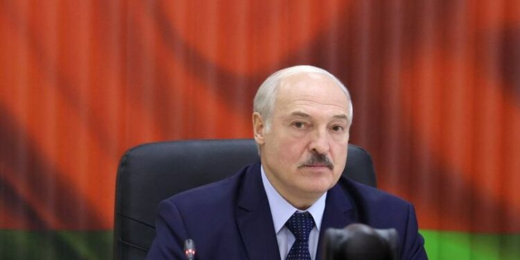 رئيس بيلاروسيا يعتزم عرض وثائق على بوتين بشأن ما يحدث في بلاده 1