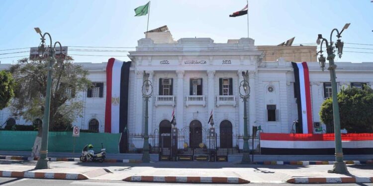 محافظة المنيا تناشد المواطنين بعدم ترك سيارتهم بشارع كورنيش النيل 1