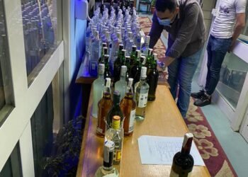 مكافحة التهرب الجمركي بالقاهرة تحرر 5 محاضر ضبط لعدد من زجاجات المشروبات الكحولية ( الخمور )