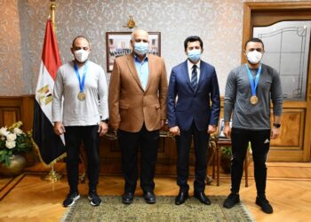وزير الرياضة يكرم منتخب مصر للرماية