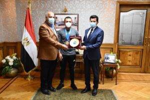 وزير الرياضة يكرم لاعبي منتخب مصر للرماية