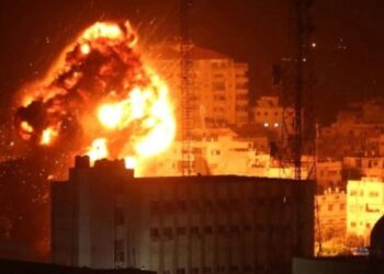 عاجل.. إسرائيل تقصف مبنى مجاور لمقر السفير القطري وتدمره بالكامل 2