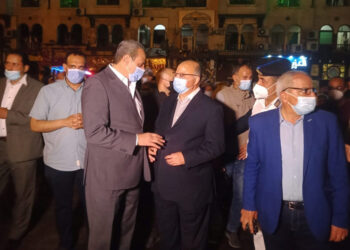 محافظ القاهرة يتابع غلق المحال وتطبيق الإجراءات الاحترازية 4