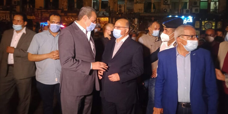 محافظ القاهرة يتابع غلق المحال وتطبيق الإجراءات الاحترازية 1