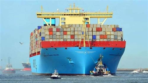 قناة السويس: عبور 68 سفينة بحمولات 3.6 مليون طن.. والتعامل سريعا مع عطل في محركات إحدى السفن 1