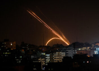 ضربات تجاه الاحتلال.. عشرات الصواريخ تستهدف إسرائيل 1