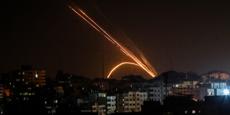 ضربات تجاه الاحتلال.. عشرات الصواريخ تستهدف إسرائيل 1