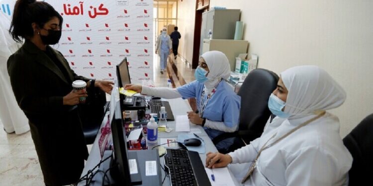 البحرين: جرعة ثالثة من لقاح كورونا للفئات الأكثر عرضة لخطر كورونا 1
