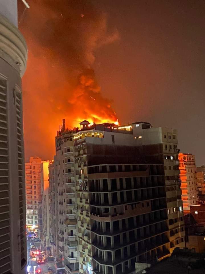 اندلاع حريق هائل بفندق في مدينة طنطا (صور) 4
