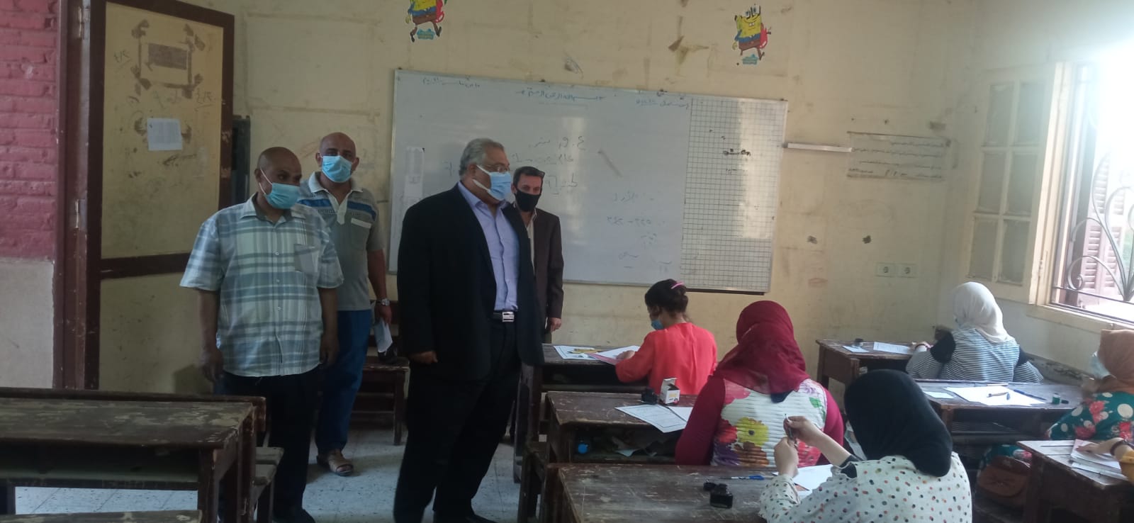 مدير تعليم أخميم يتفقد سير امتحانات الخط العربي والتذهيب 2