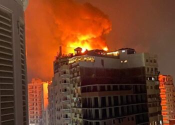 اندلاع حريق هائل بفندق في مدينة طنطا (صور) 4