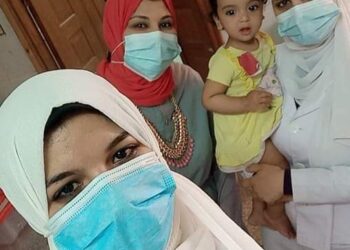 خروج الطفلة "جنى" من العناية المركزة للأطفال بعزل مستشفى سوهاج العام بعد تعافيها من فيروس 3