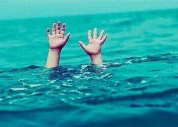 مصرع طفلين غرقا بشاطئ البرلس بكفر الشيخ  3