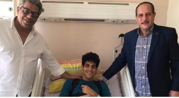 نائب رئيس نادي الزمالك يزور «لاعب السلة» في المستشفى بعد تعرضه لحادث سير 1