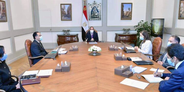 الرئيس يطلع على جهود الحكومة المصرية في دعم إطلاق تقرير التنمية البشرية في مصر 1